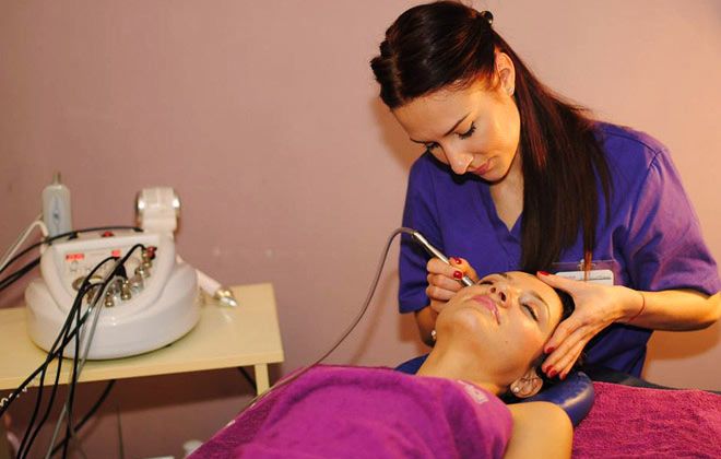 Kamiya Therapy iti propune o noua oferta de tratament facial ce include 1 3 sau 8 sedinte de demachiere tonifiere masaj electrostimulare faciala si ultrasunet de la doar 79 lei in loc de 159 lei!