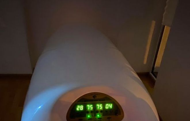 A slăbit 30 de kilograme în ultimii ani. Acum pozează în.